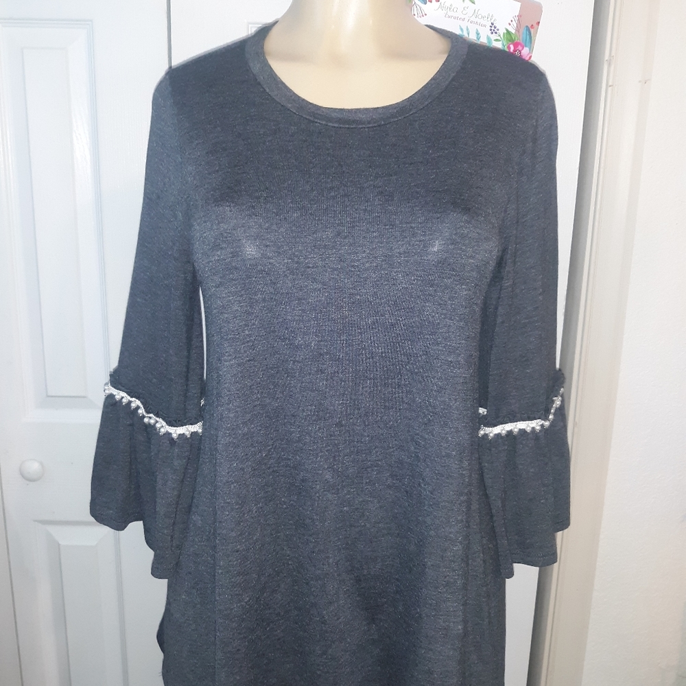 NWT NYLA & NOELLE TOP SIZE MED